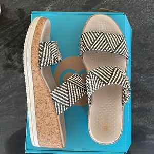 Bzees  Sz 10 Resort black/natural platform sandals